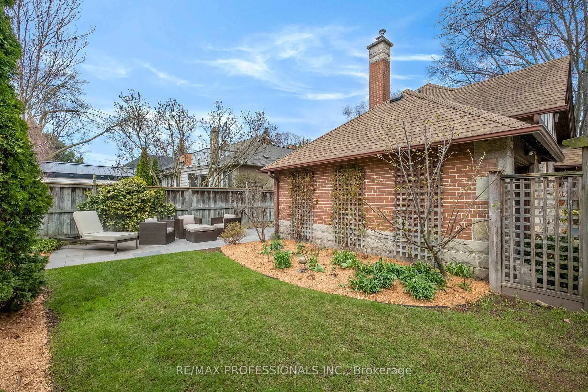 Photo 38 of 10 Edgemore Drive, Etobicoke, Stonegate-Queensway — HOMEH