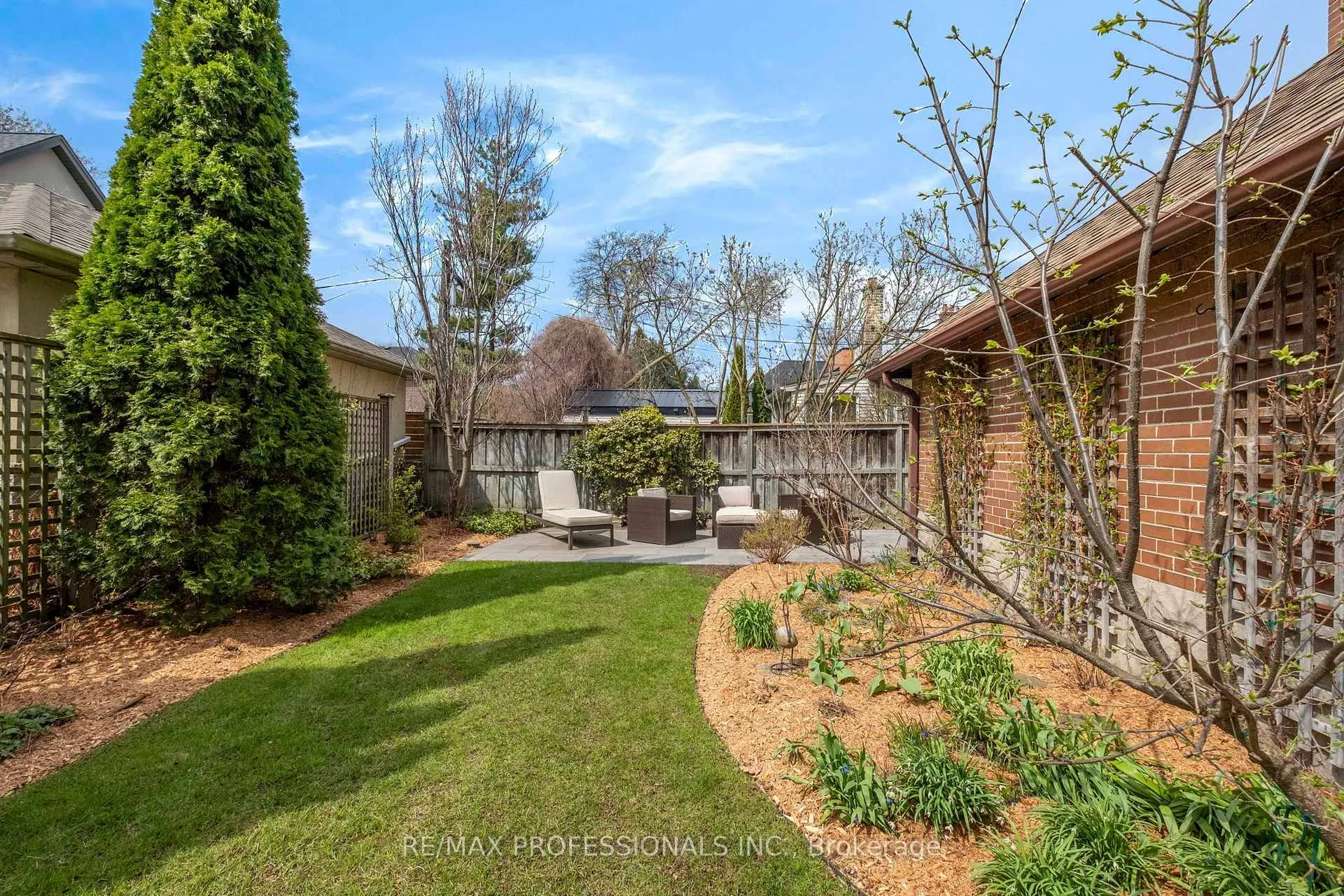 Photo 39 of 10 Edgemore Drive, Etobicoke, Stonegate-Queensway — HOMEH