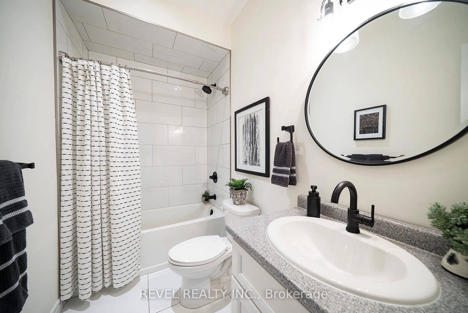 Photo 7 of Unit 8, 24 Craddock Boulevard, Haldimand — HOMEH