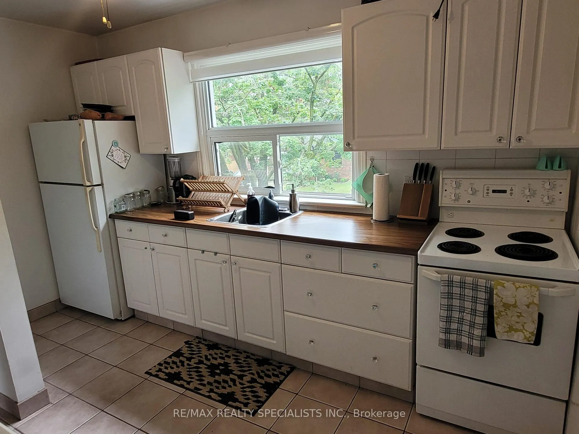 Photo 9 of Unit 3, 2016 Edinburgh Drive, Burlington, Brant — HOMEH