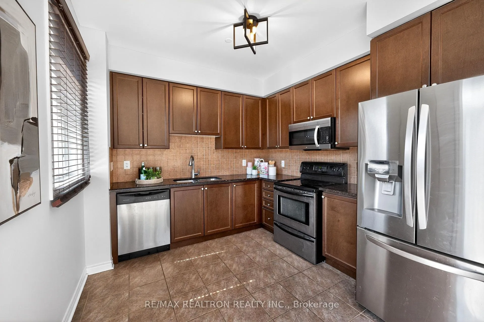 Photo 8 of 41 Horton Street, Ajax, Central East — HOMEH