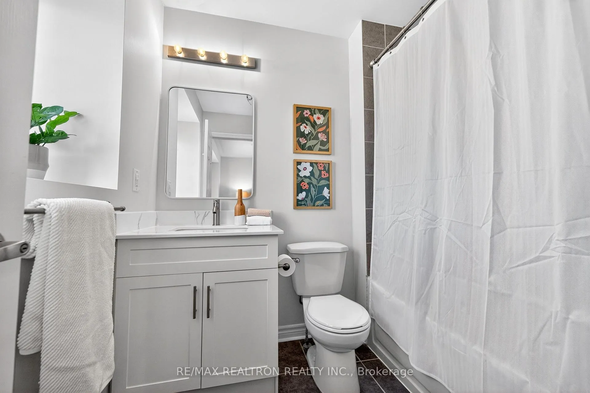 Photo 12 of 41 Horton Street, Ajax, Central East — HOMEH