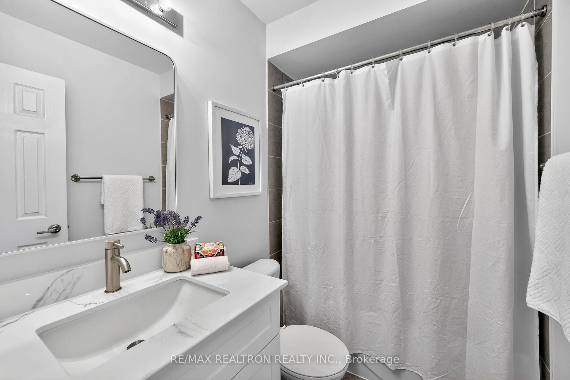 Photo 15 of 41 Horton Street, Ajax, Central East — HOMEH
