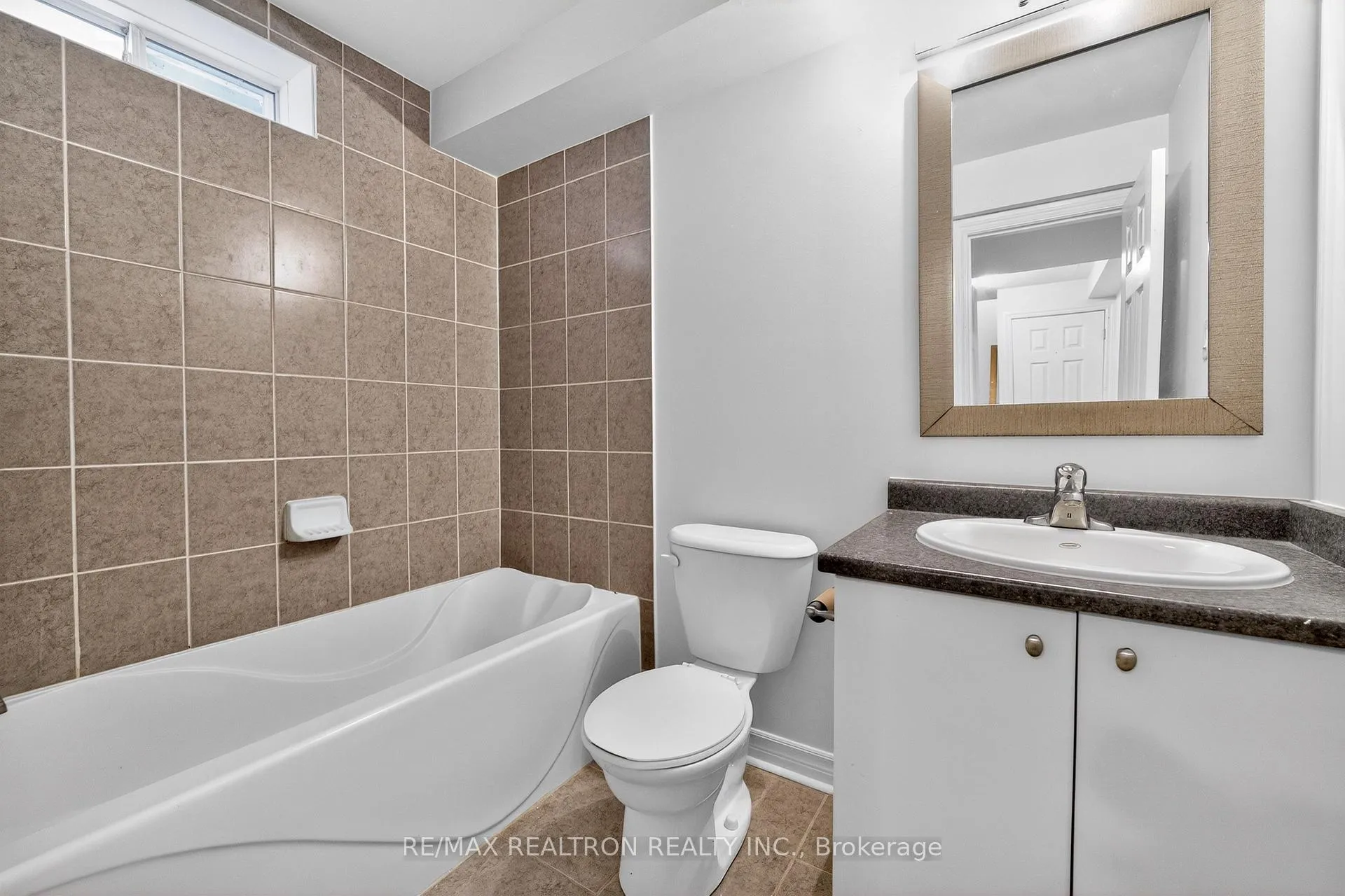 Photo 20 of 41 Horton Street, Ajax, Central East — HOMEH
