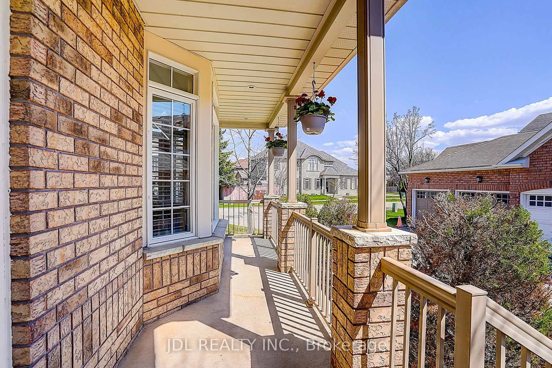 Photo 5 of 2 Catalina Crescent, Richmond Hill, Rouge Woods — HOMEH