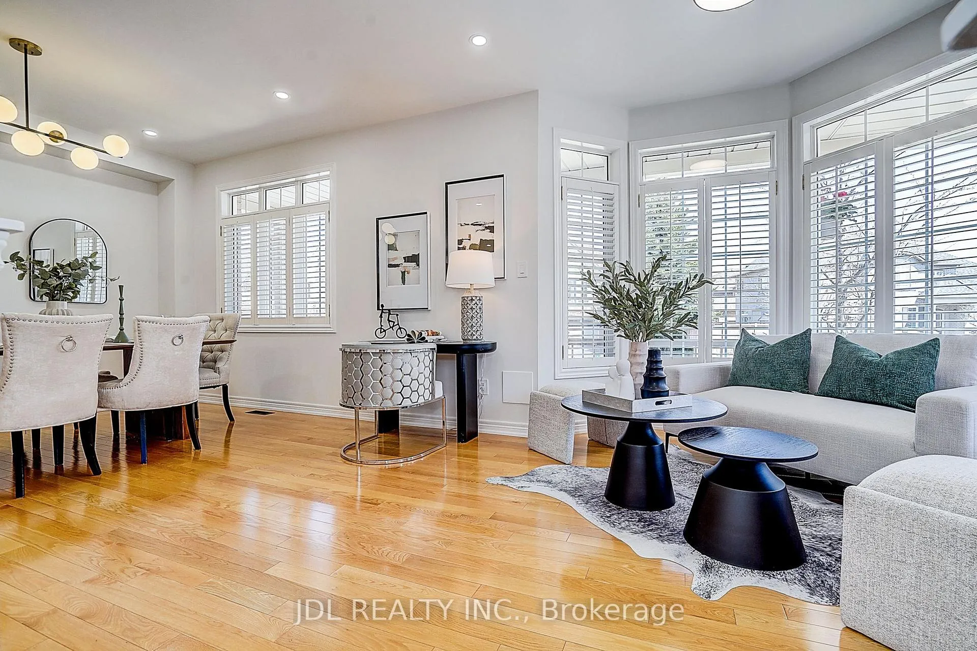 Photo 9 of 2 Catalina Crescent, Richmond Hill, Rouge Woods — HOMEH