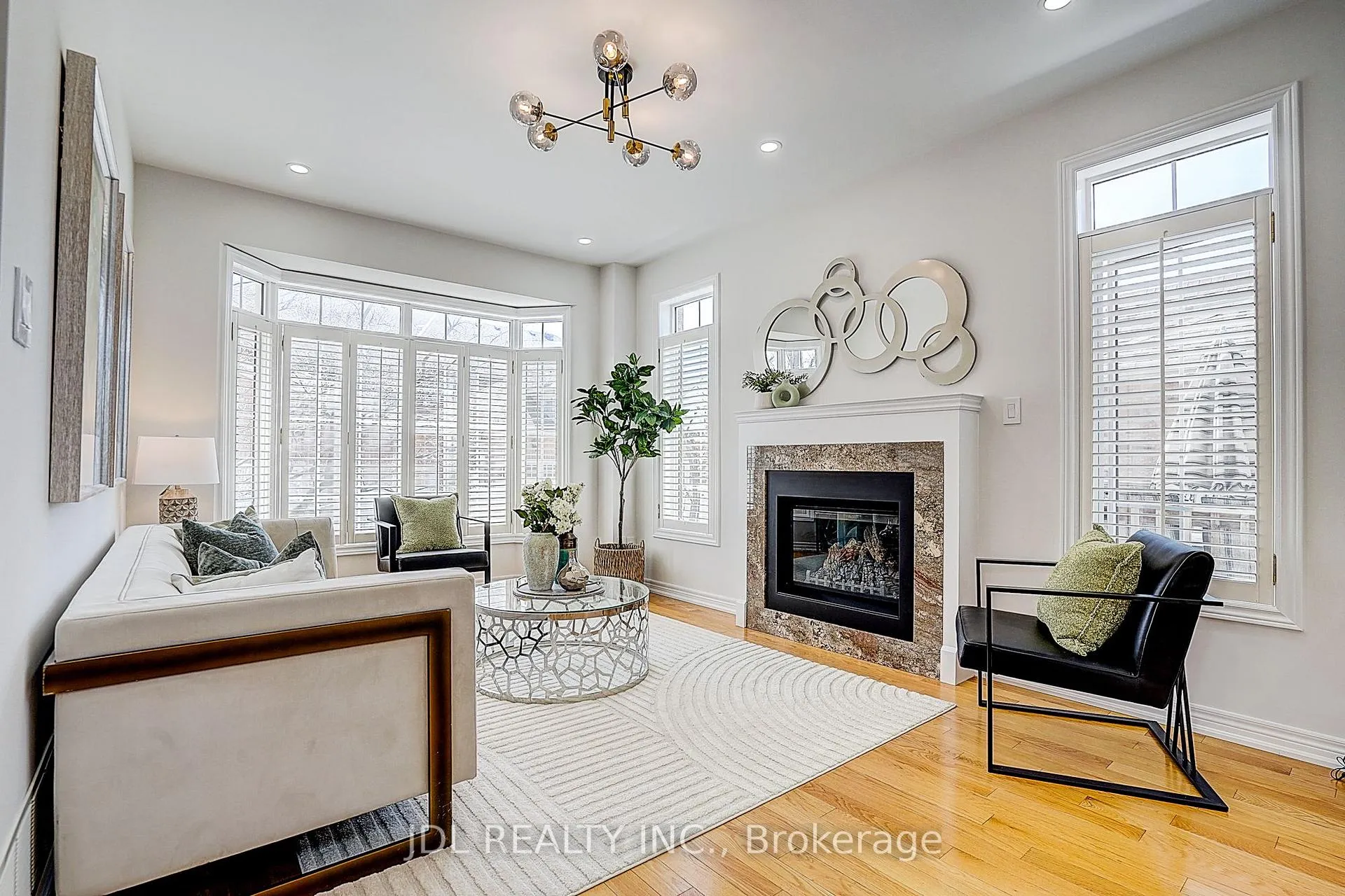 Photo 12 of 2 Catalina Crescent, Richmond Hill, Rouge Woods — HOMEH
