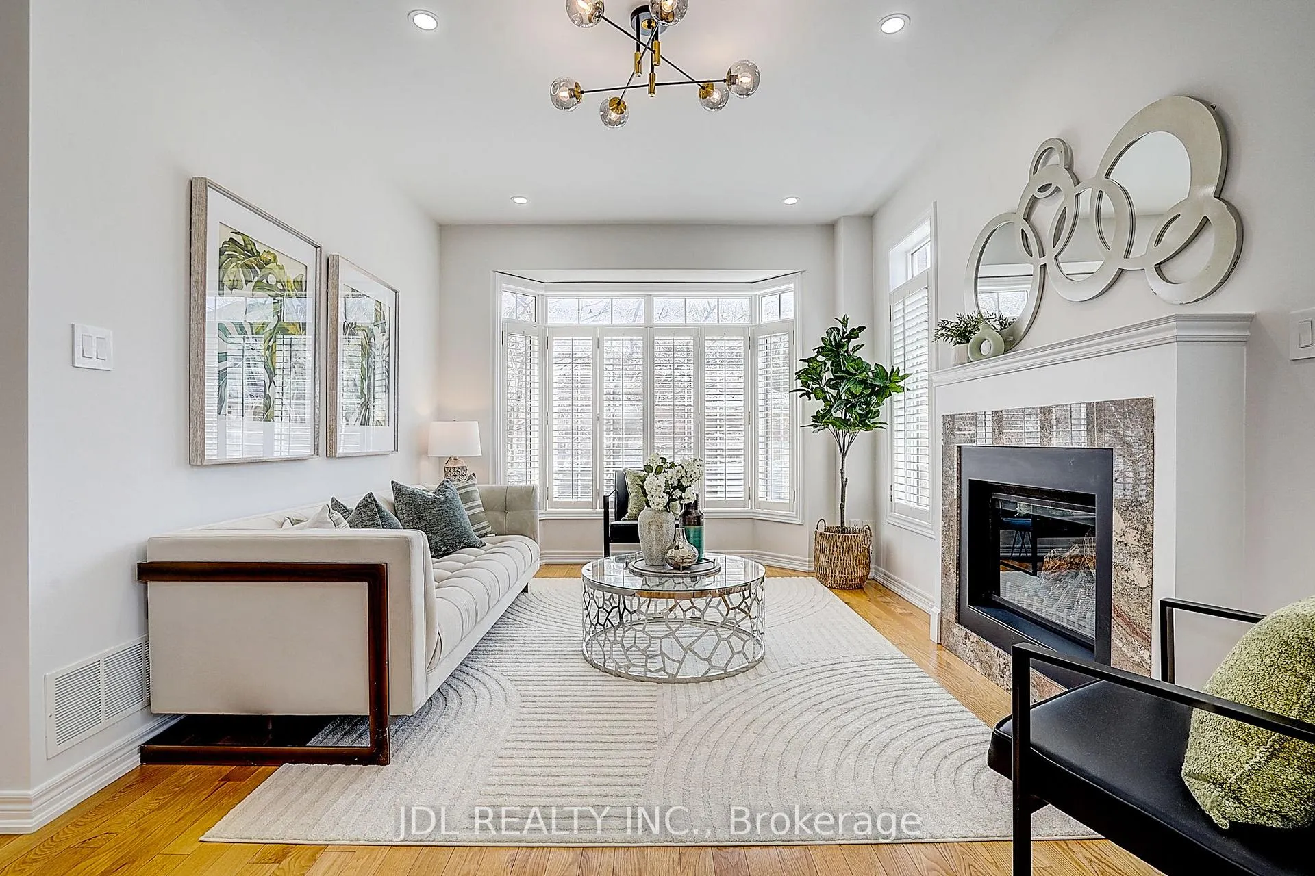Photo 13 of 2 Catalina Crescent, Richmond Hill, Rouge Woods — HOMEH