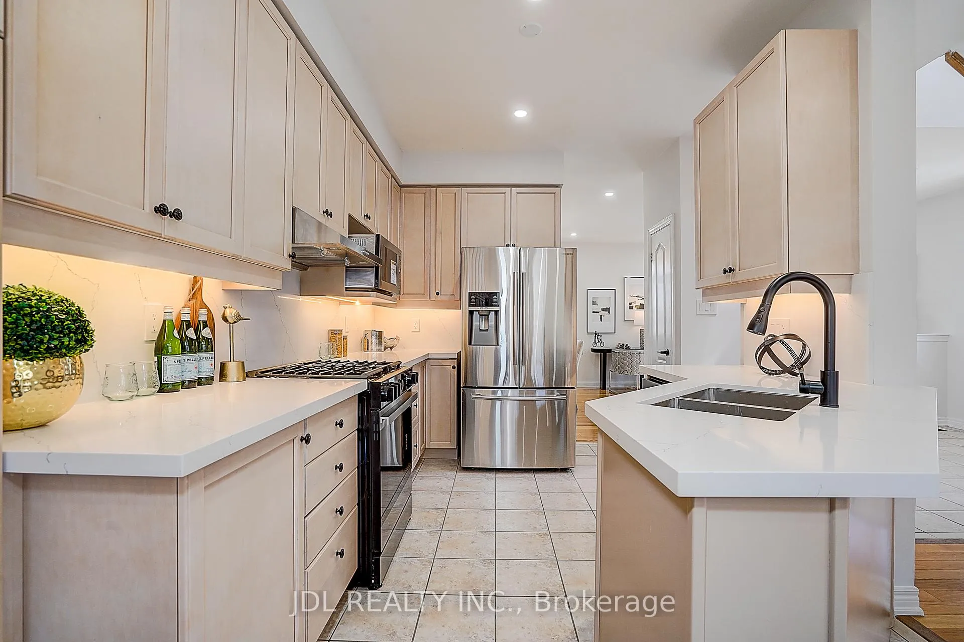 Photo 21 of 2 Catalina Crescent, Richmond Hill, Rouge Woods — HOMEH