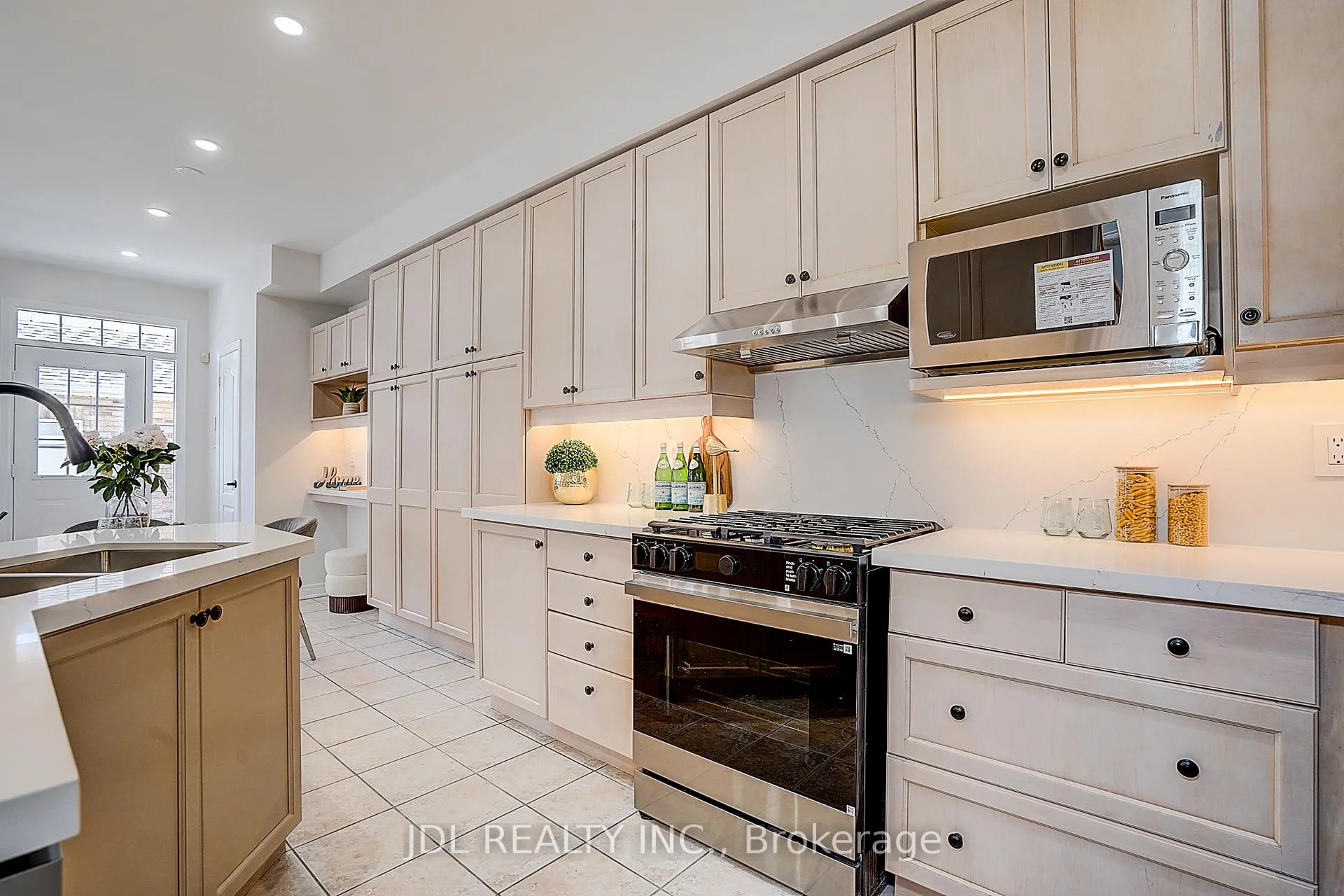 Photo 23 of 2 Catalina Crescent, Richmond Hill, Rouge Woods — HOMEH