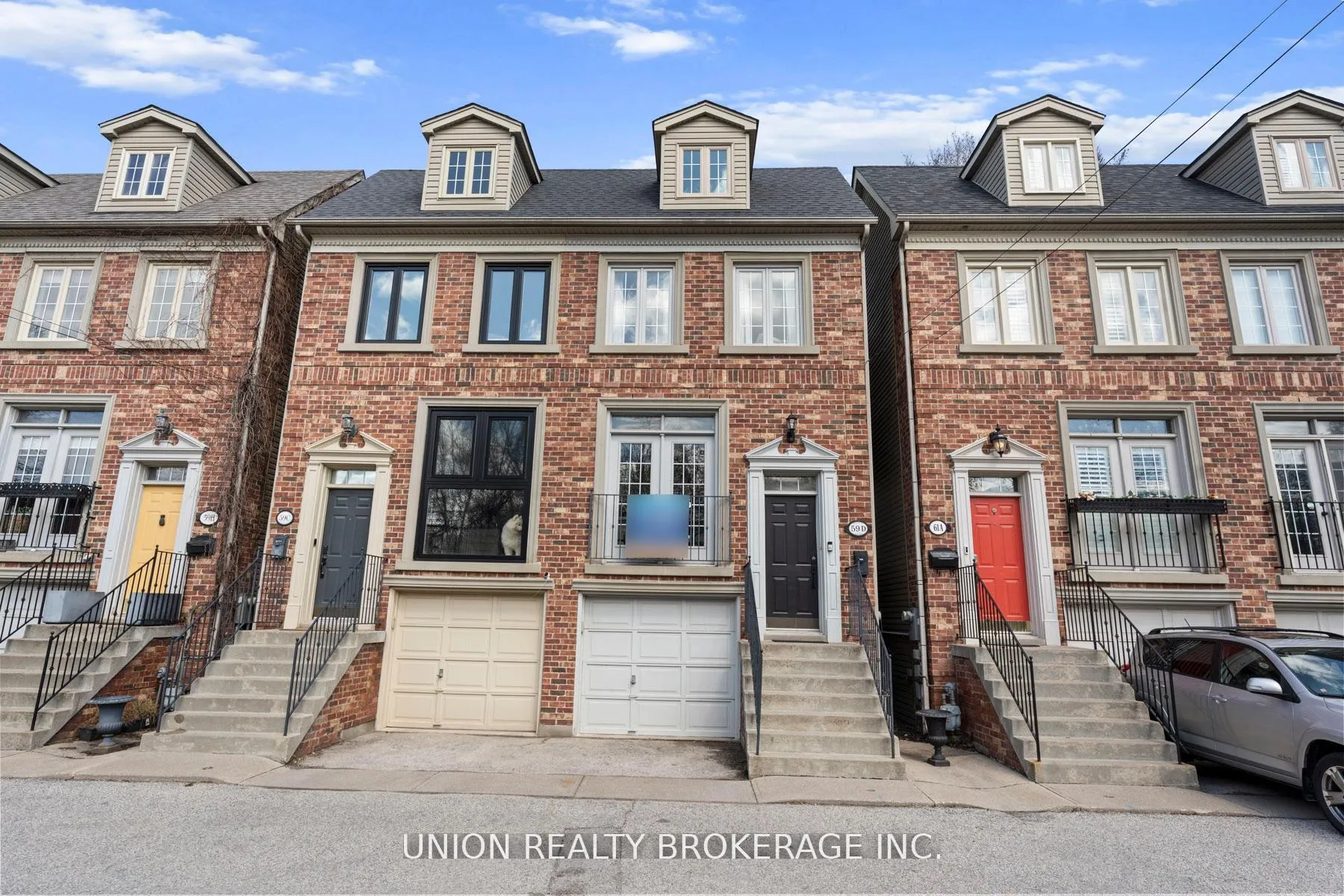 Front of 59D Woodbine Avenue