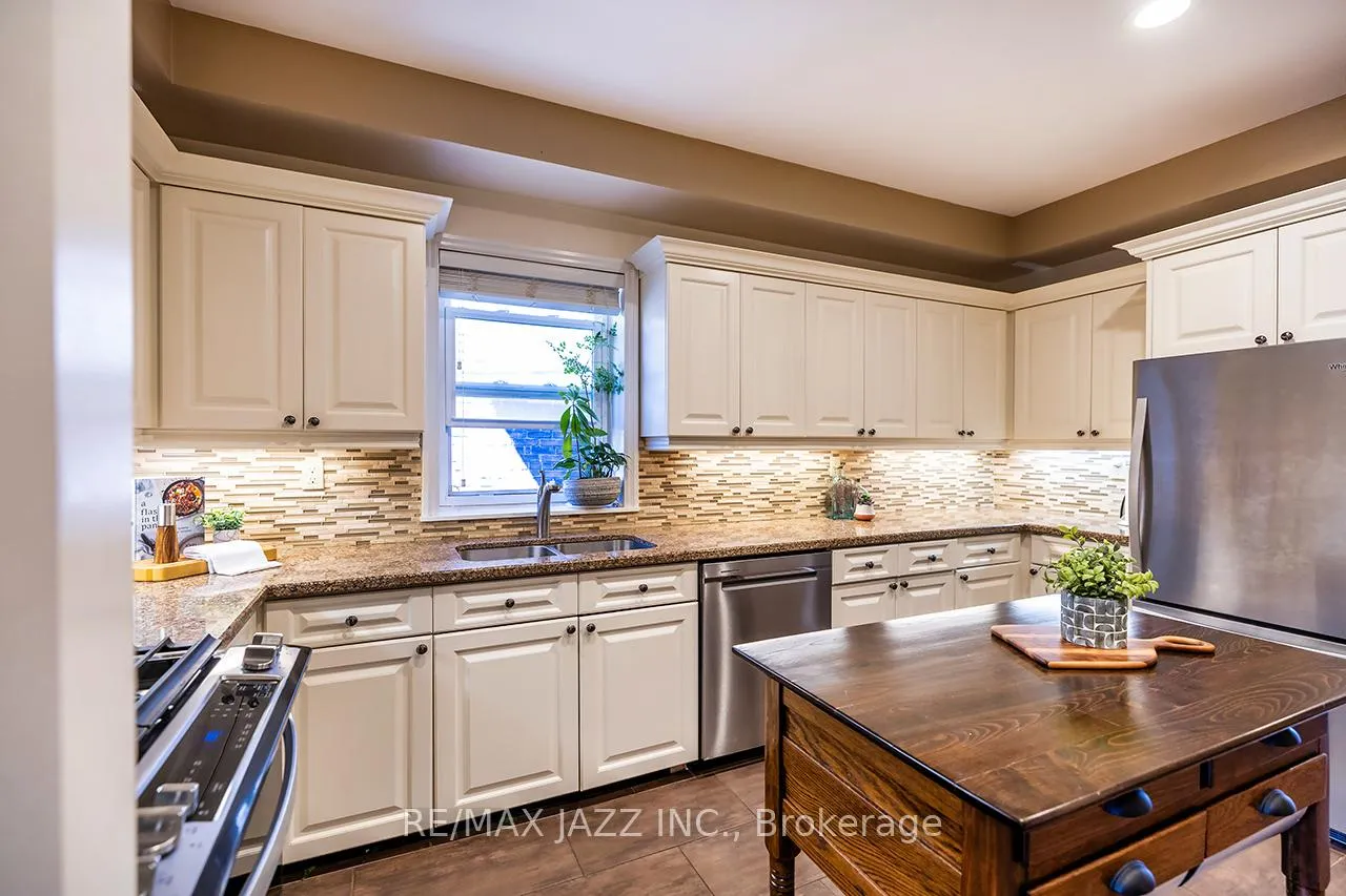 Photo 10 of 92 Alton Avenue, Toronto, South Riverdale — HOMEH