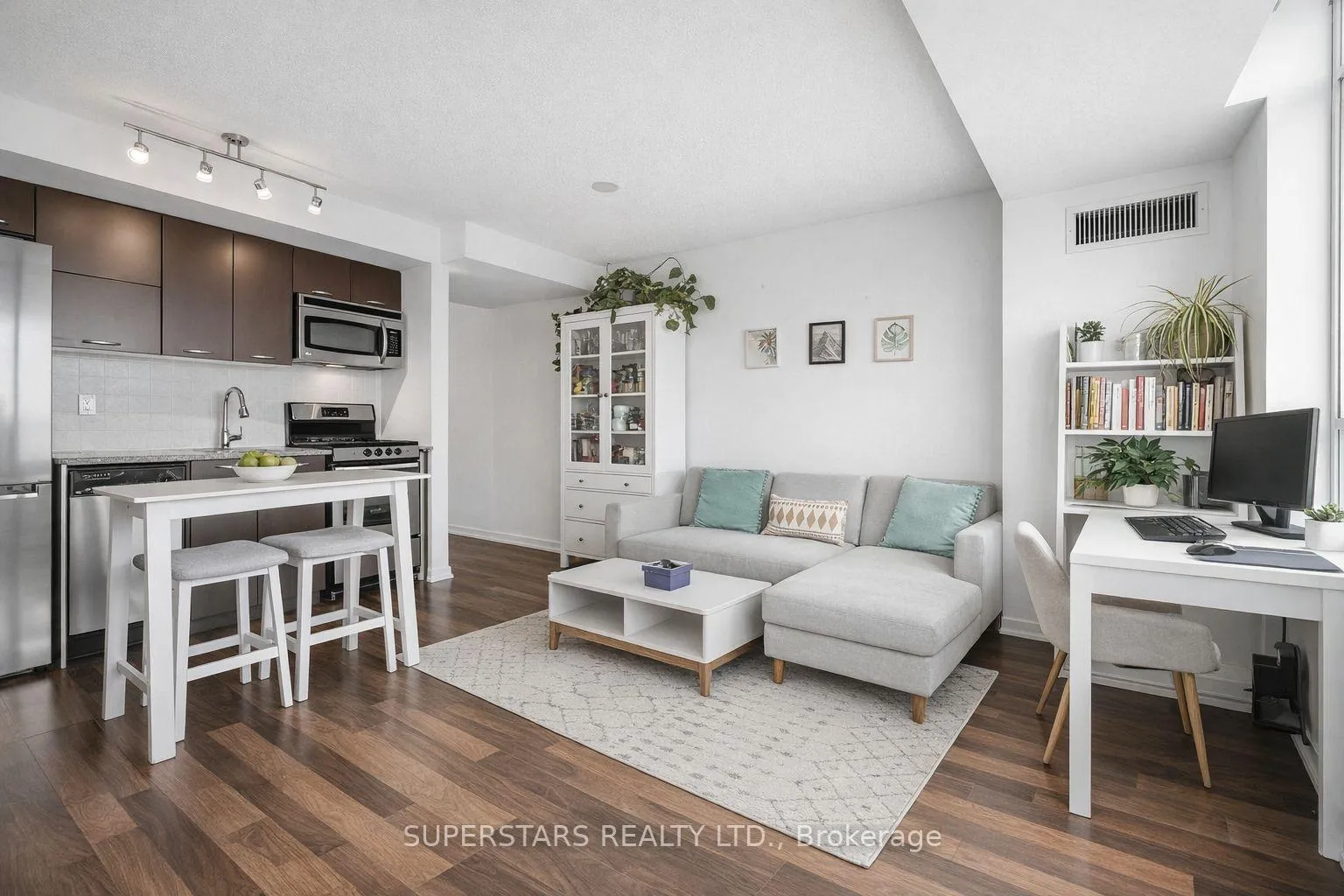 Photo 12 of 38 Joe Shuster Way, Toronto, South Parkdale — HOMEH