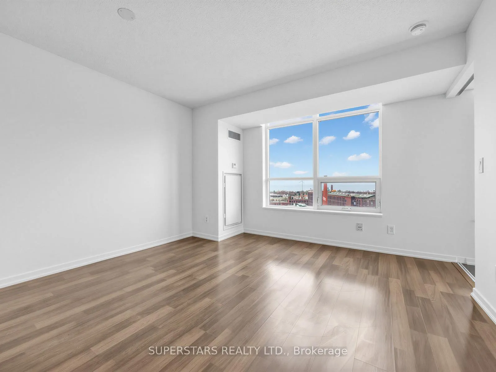 Photo 17 of 38 Joe Shuster Way, Toronto, South Parkdale — HOMEH