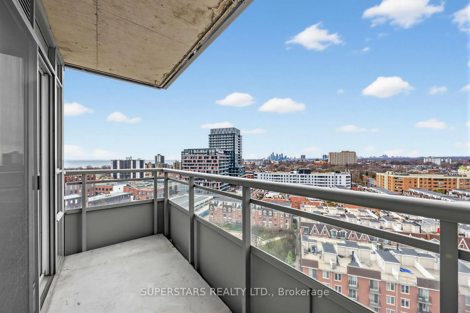 Photo 26 of 38 Joe Shuster Way, Toronto, South Parkdale — HOMEH