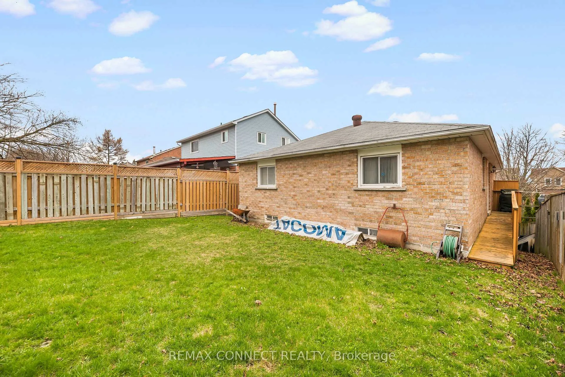 Photo 15 of 21 Wright Crescent, Ajax, Central — HOMEH