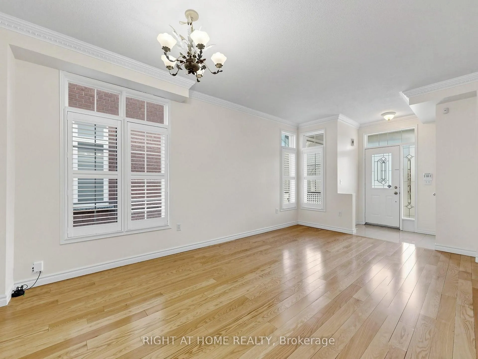 Photo 3 of 306 William Berczy Boulevard, Markham, Berczy — HOMEH