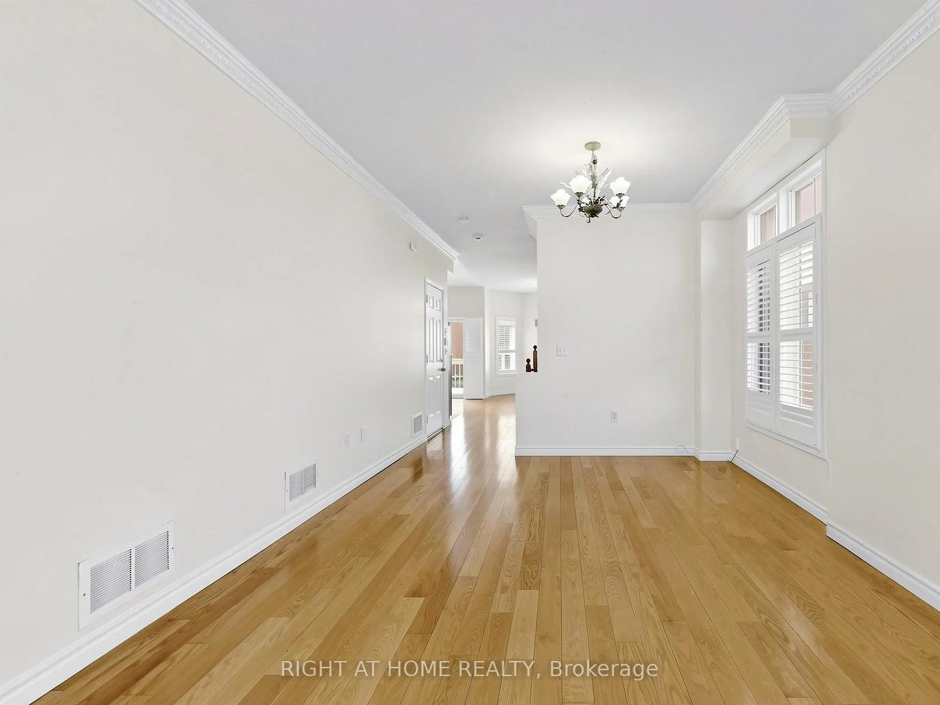 Photo 4 of 306 William Berczy Boulevard, Markham, Berczy — HOMEH