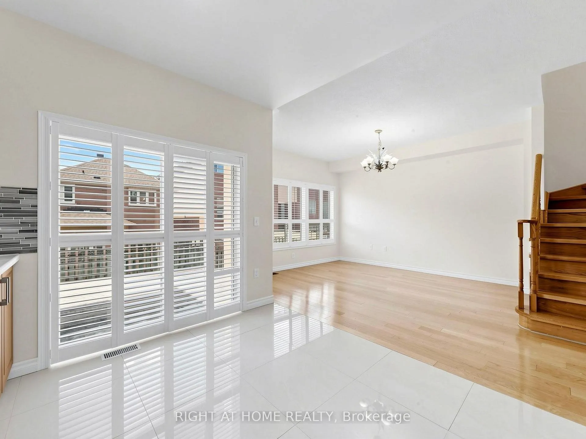 Photo 9 of 306 William Berczy Boulevard, Markham, Berczy — HOMEH