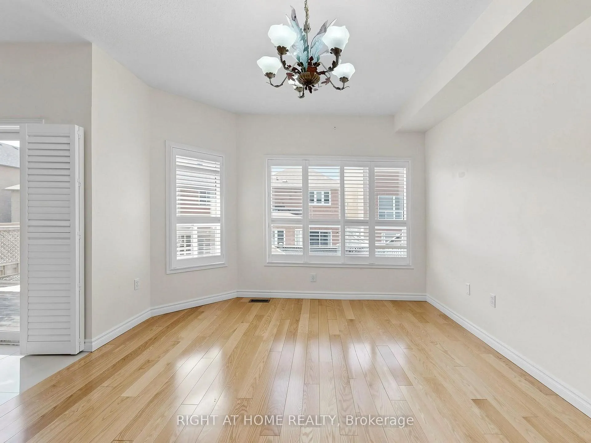Photo 11 of 306 William Berczy Boulevard, Markham, Berczy — HOMEH
