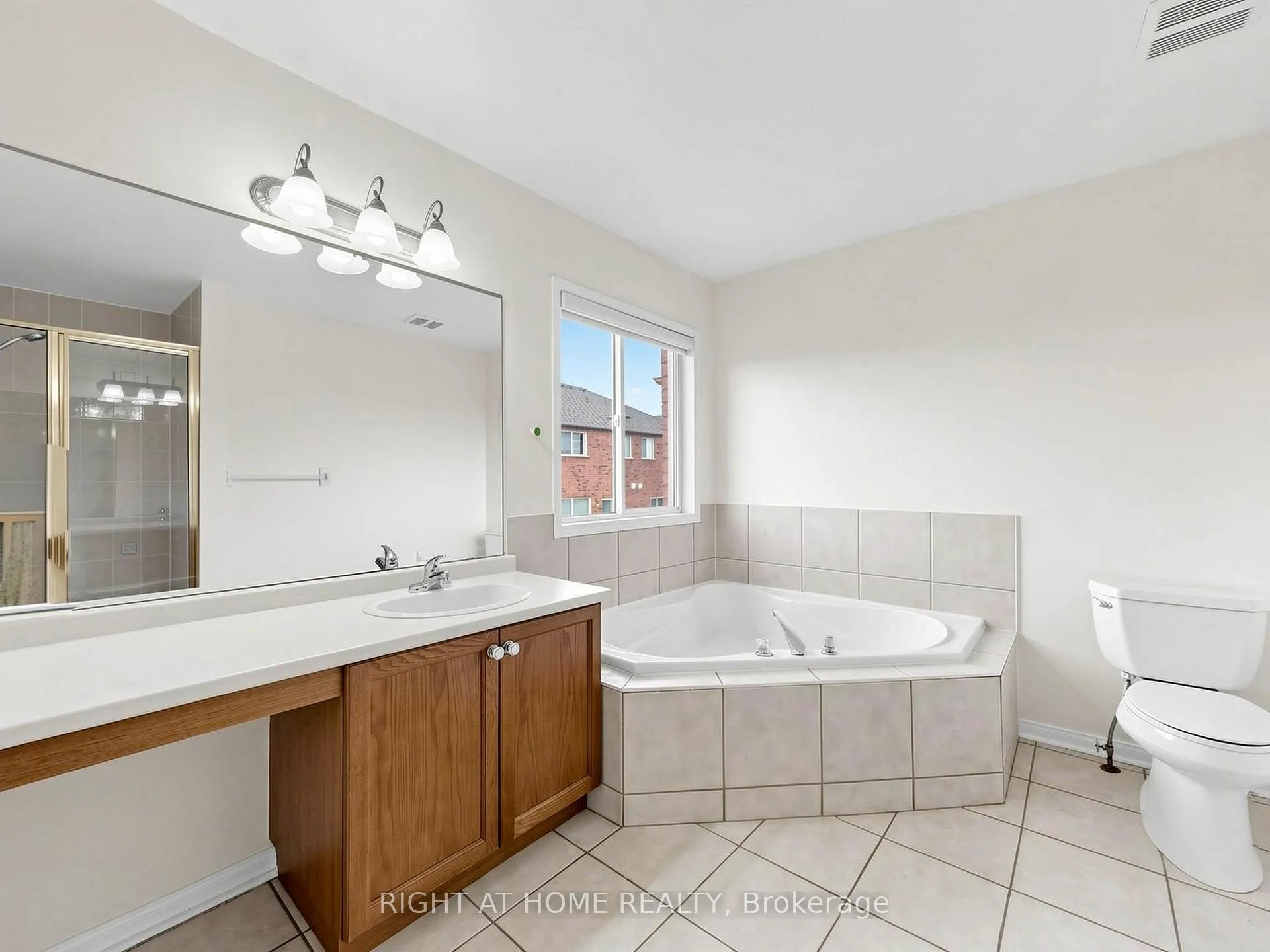 Photo 21 of 306 William Berczy Boulevard, Markham, Berczy — HOMEH
