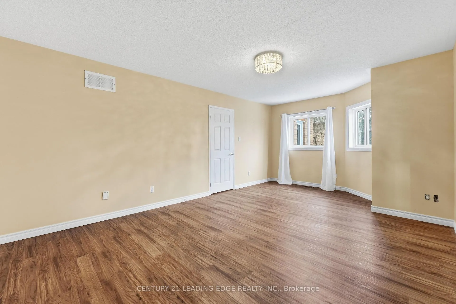 Photo 28 of 60 Snedden Avenue, Aurora, Bayview Wellington — HOMEH
