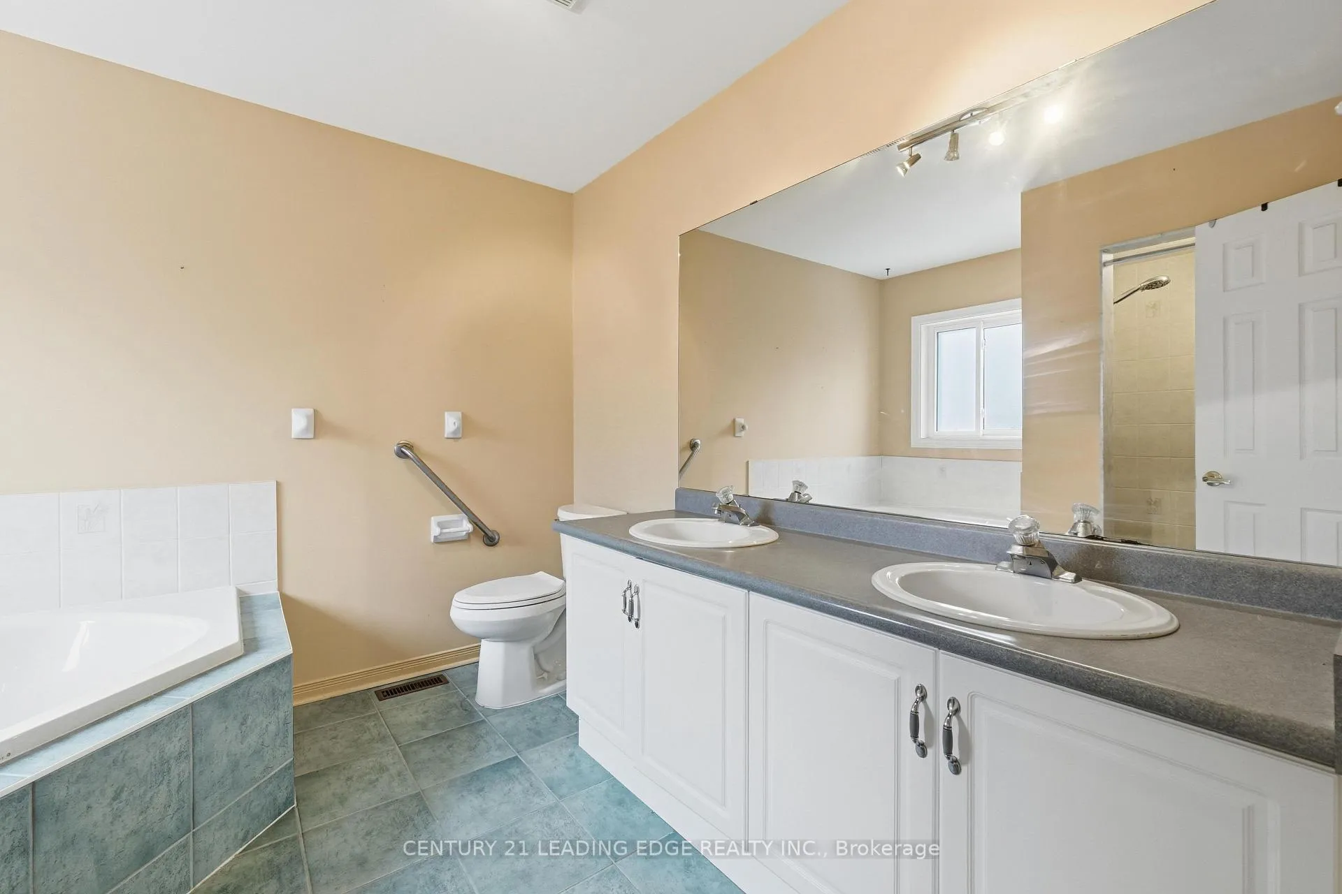 Photo 30 of 60 Snedden Avenue, Aurora, Bayview Wellington — HOMEH