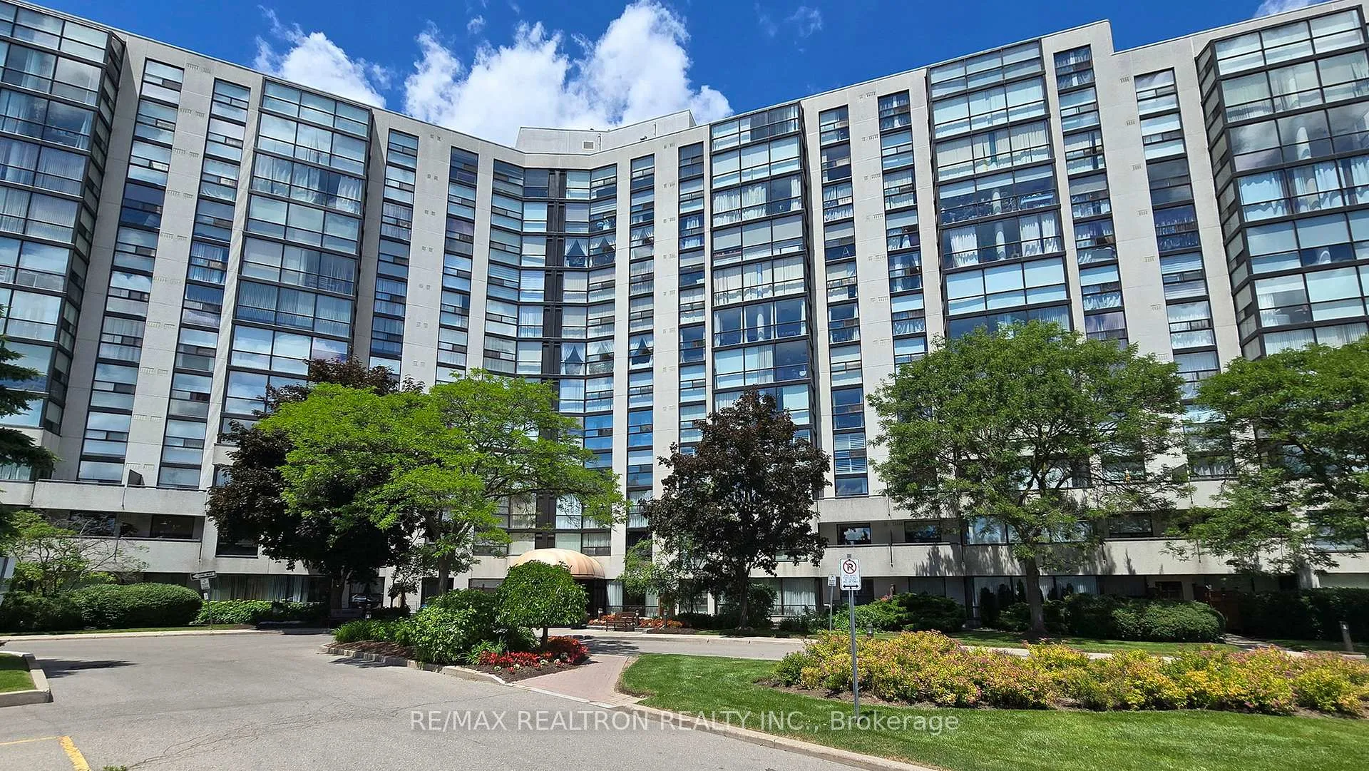 Photo 1 of Unit 404, 40 Harding Boulevard W, Richmond Hill, Harding — HOMEH