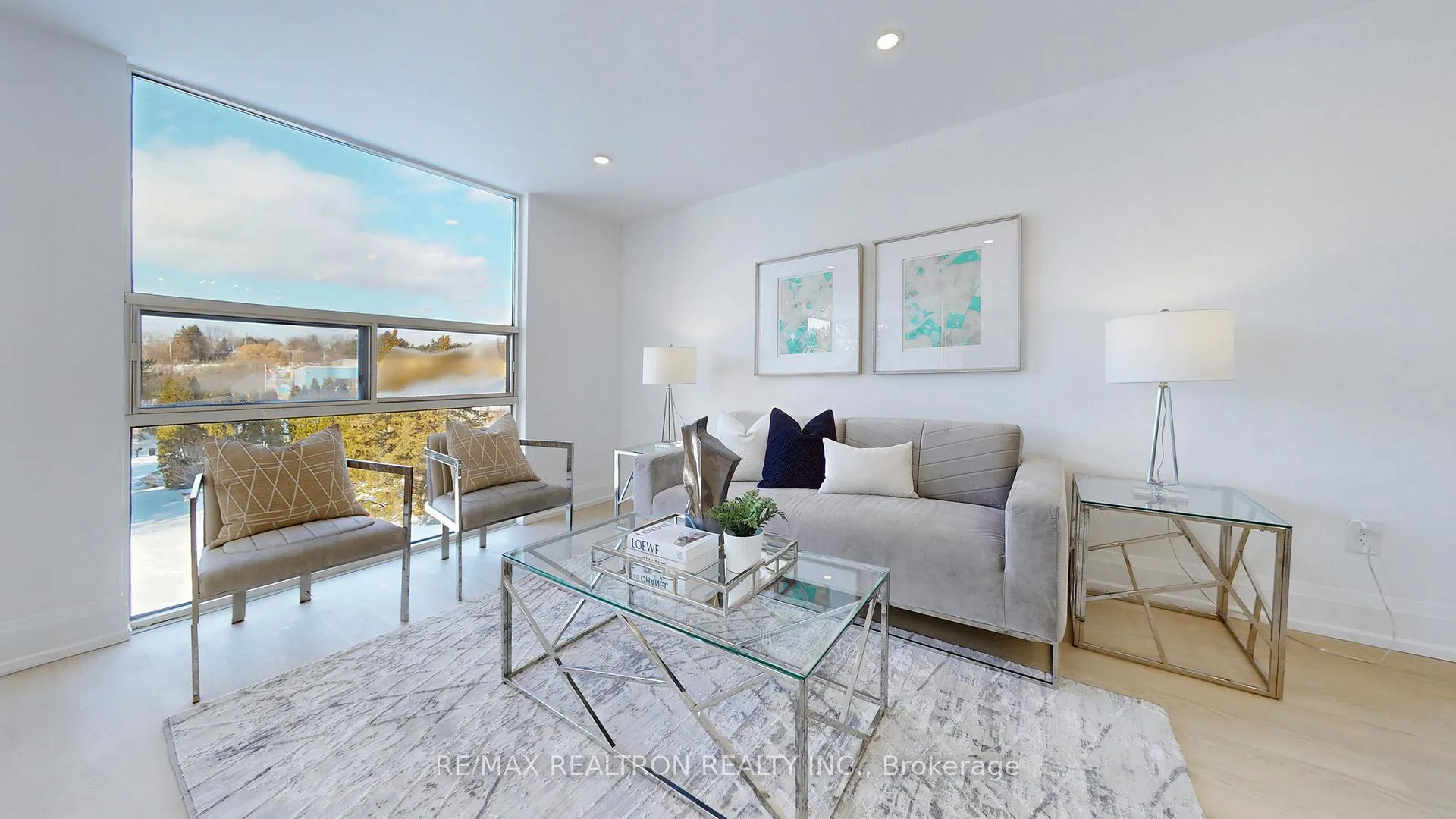 Photo 6 of Unit 404, 40 Harding Boulevard W, Richmond Hill, Harding — HOMEH
