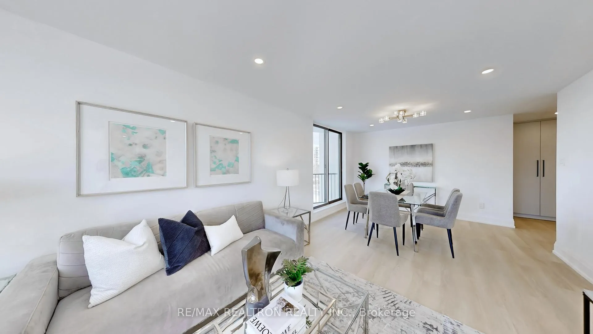 Photo 8 of Unit 404, 40 Harding Boulevard W, Richmond Hill, Harding — HOMEH