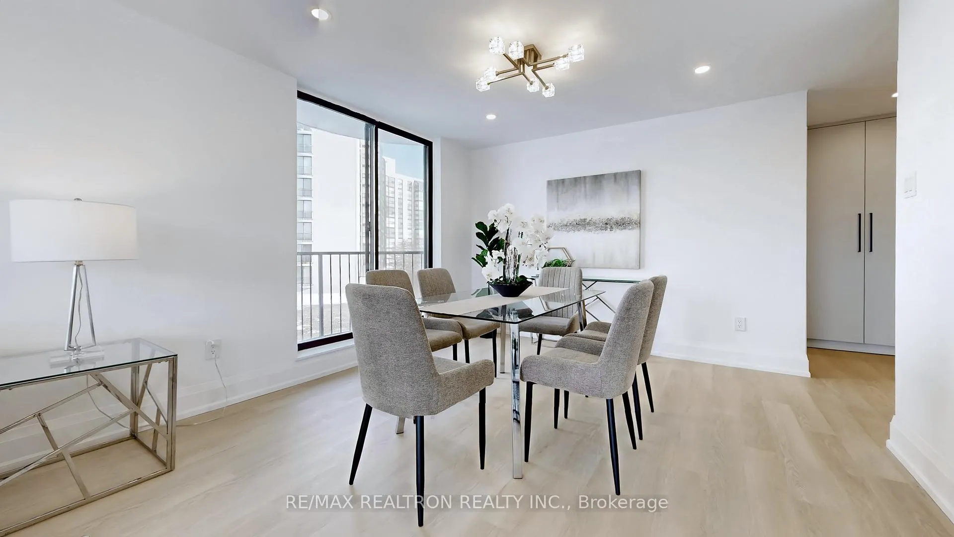 Photo 10 of Unit 404, 40 Harding Boulevard W, Richmond Hill, Harding — HOMEH
