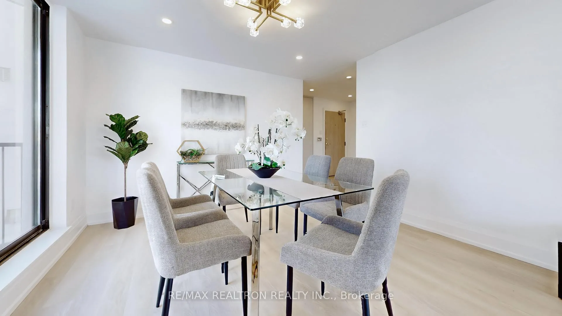 Photo 11 of Unit 404, 40 Harding Boulevard W, Richmond Hill, Harding — HOMEH