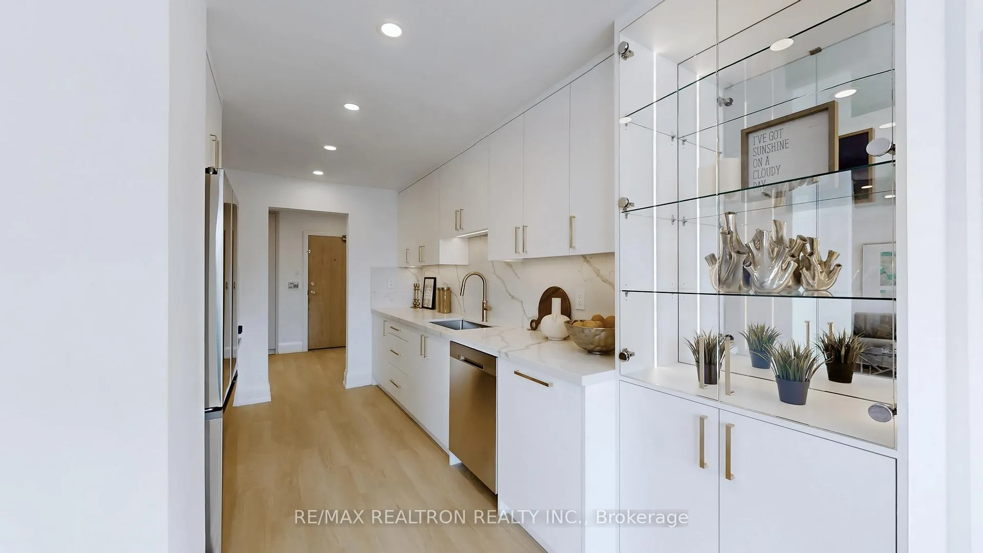 Photo 12 of Unit 404, 40 Harding Boulevard W, Richmond Hill, Harding — HOMEH