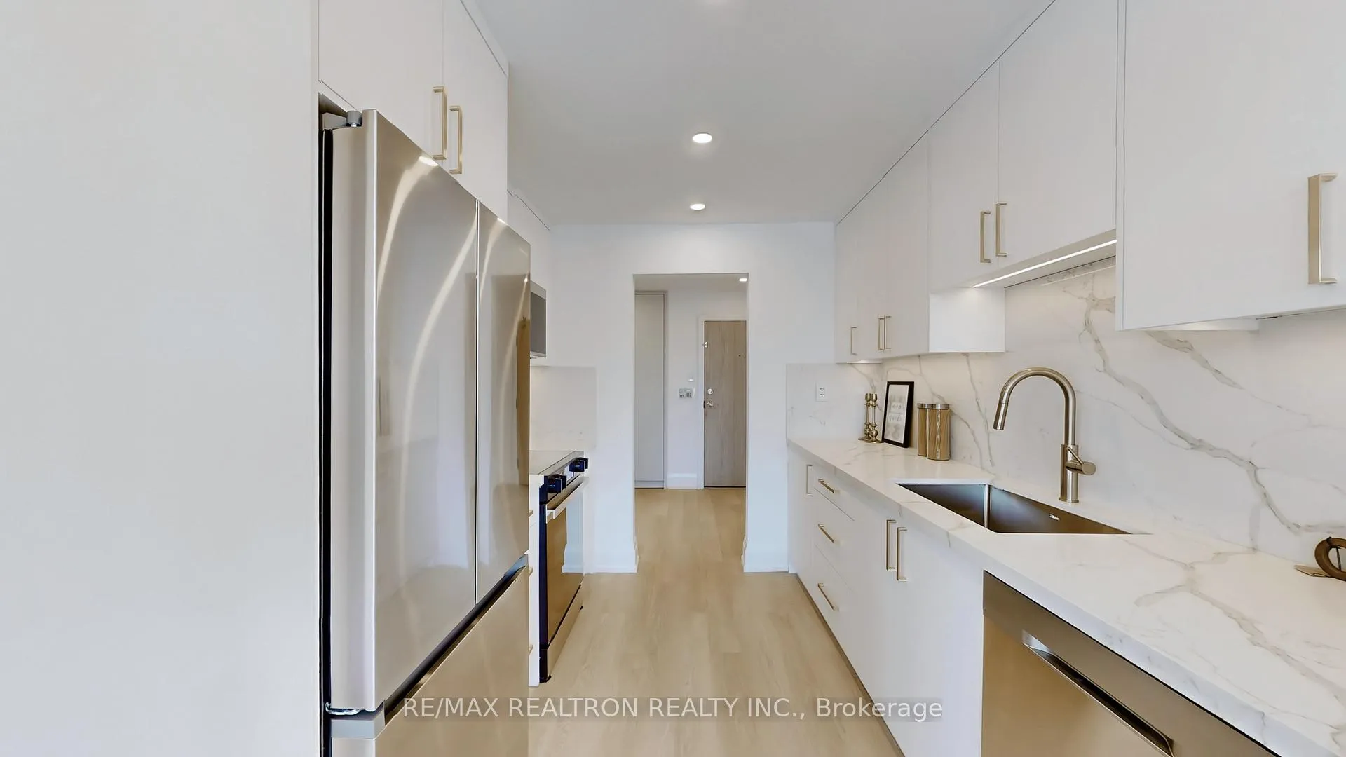 Photo 13 of Unit 404, 40 Harding Boulevard W, Richmond Hill, Harding — HOMEH