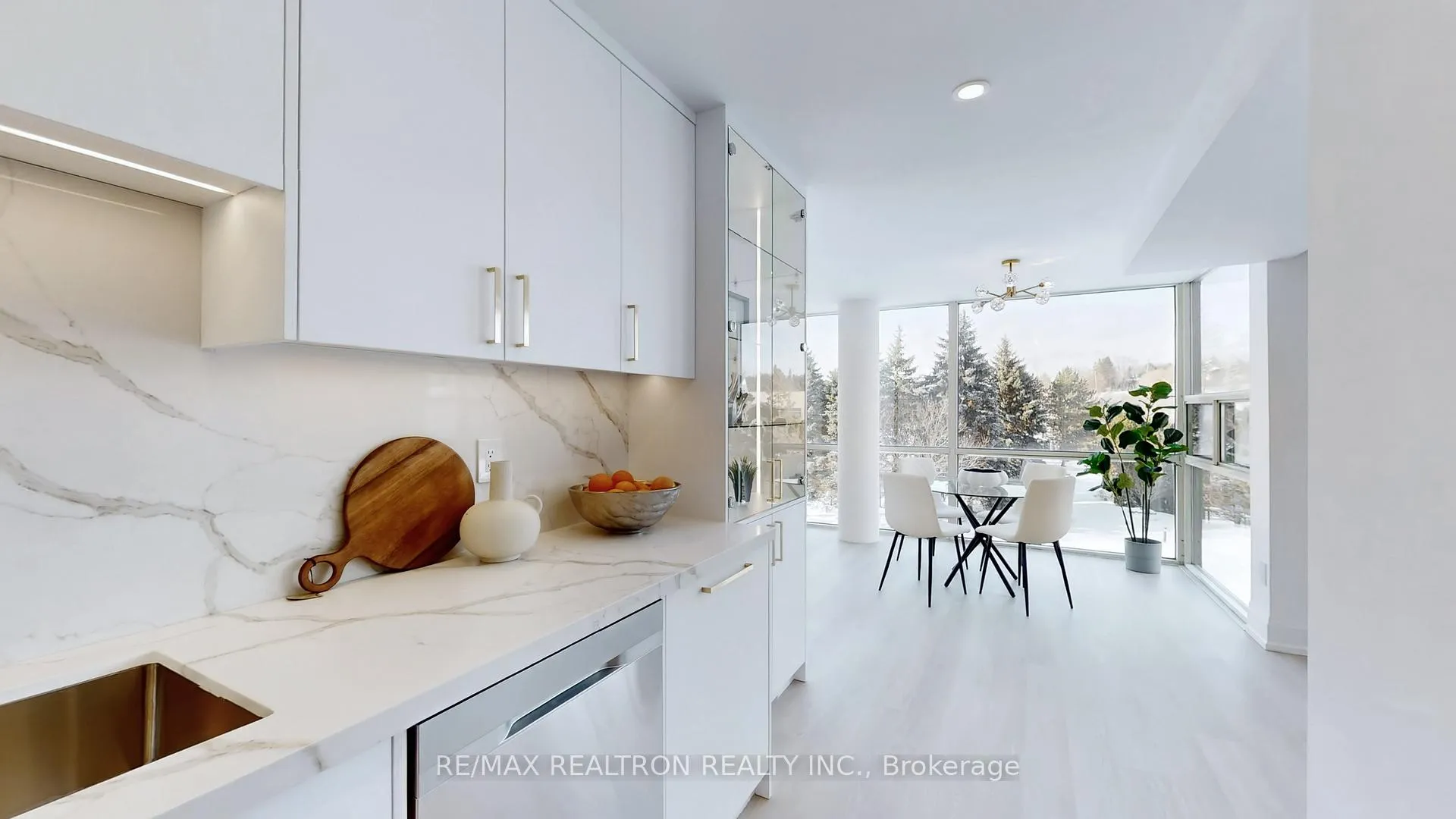 Photo 16 of Unit 404, 40 Harding Boulevard W, Richmond Hill, Harding — HOMEH