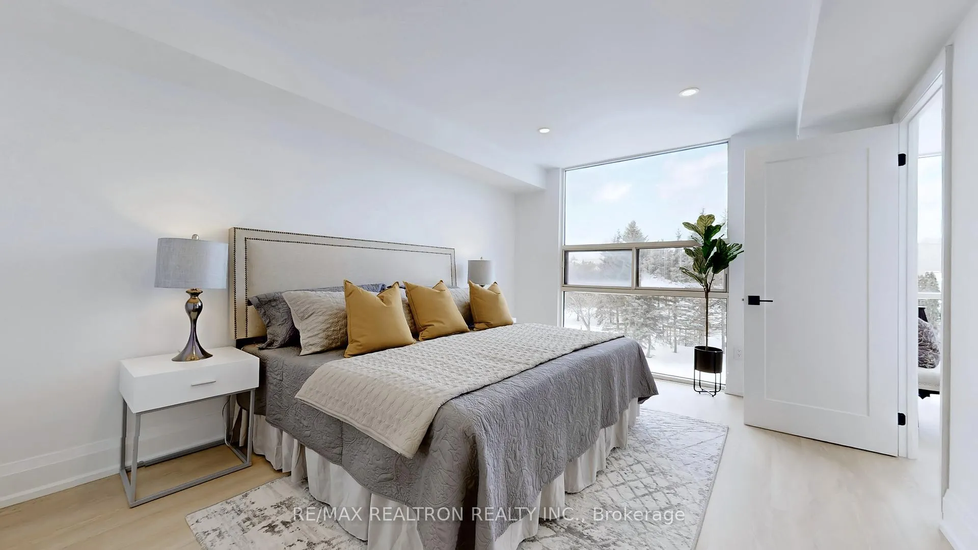 Photo 21 of Unit 404, 40 Harding Boulevard W, Richmond Hill, Harding — HOMEH