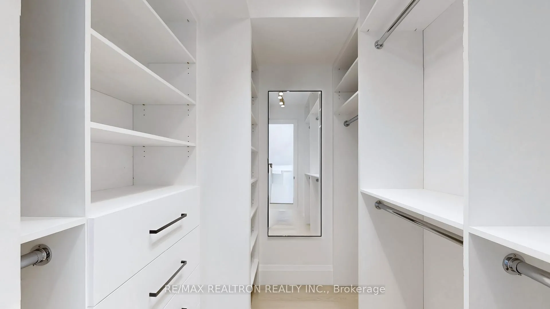 Photo 23 of Unit 404, 40 Harding Boulevard W, Richmond Hill, Harding — HOMEH
