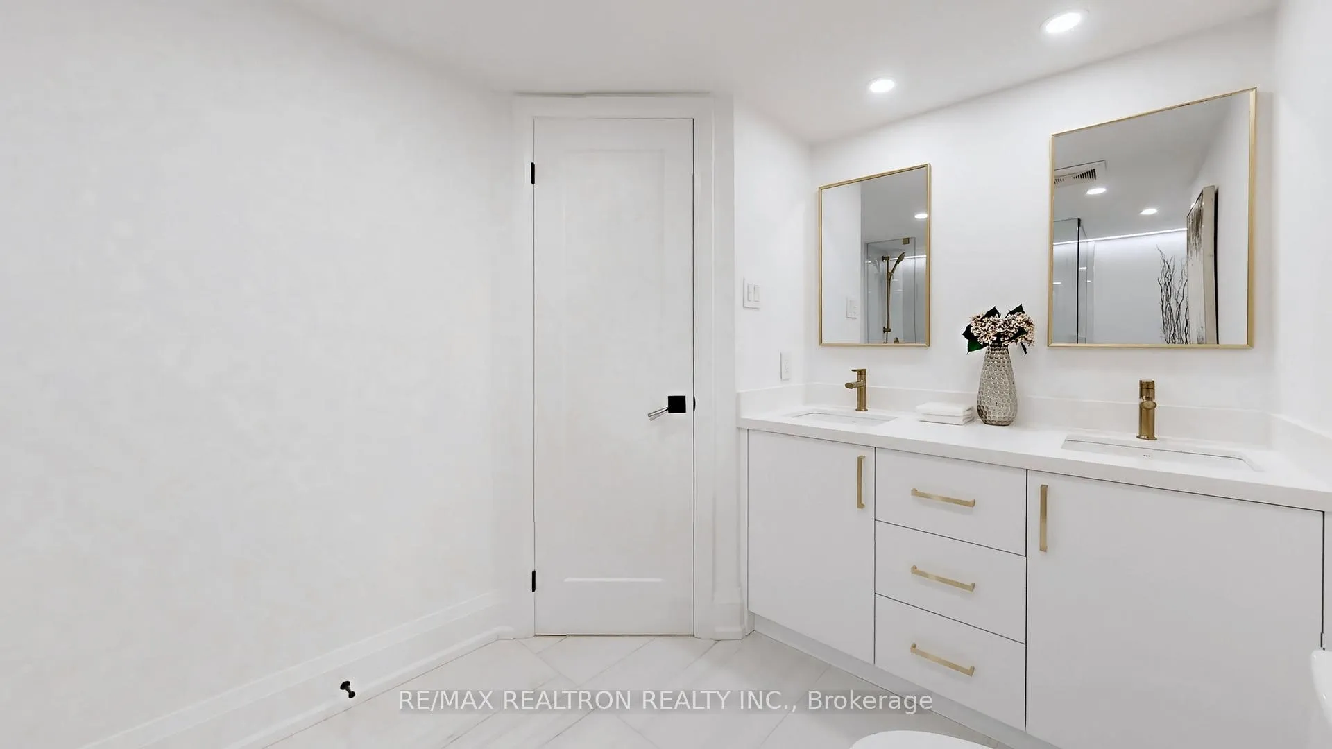 Photo 24 of Unit 404, 40 Harding Boulevard W, Richmond Hill, Harding — HOMEH
