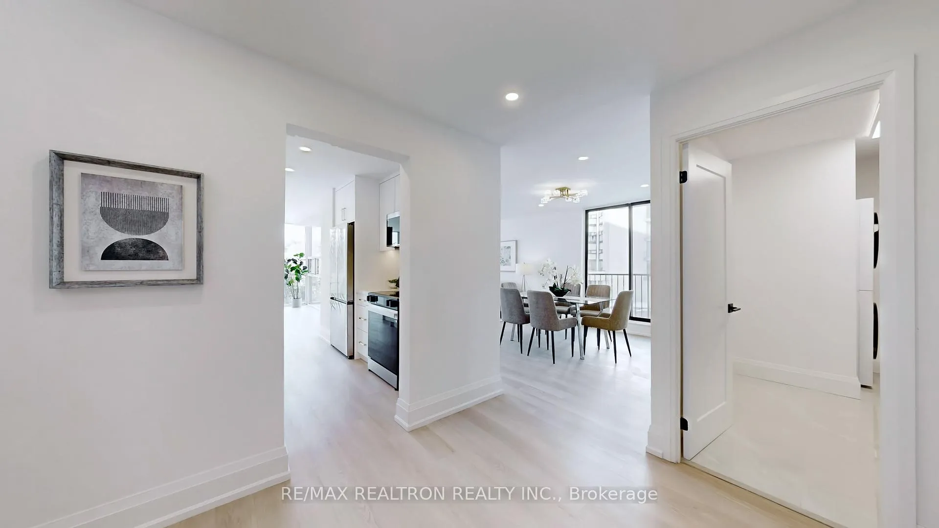 Photo 32 of Unit 404, 40 Harding Boulevard W, Richmond Hill, Harding — HOMEH
