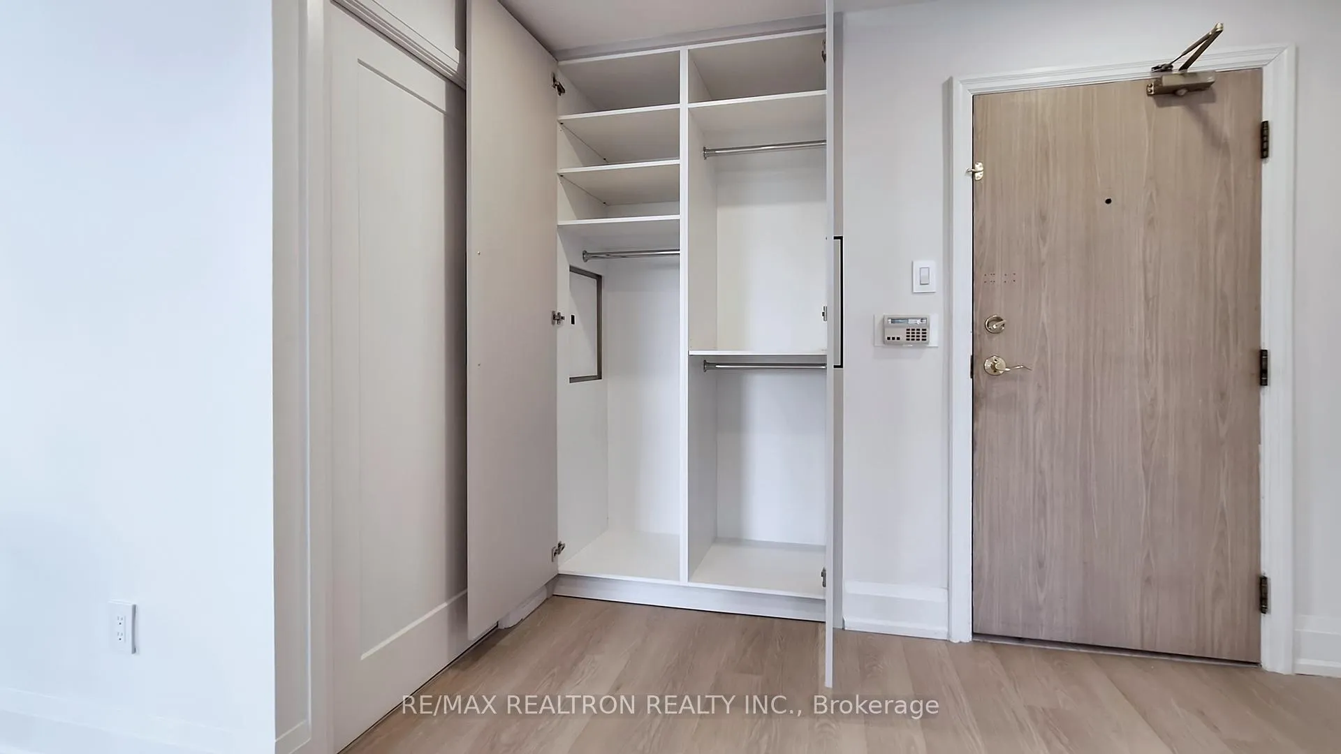 Photo 33 of Unit 404, 40 Harding Boulevard W, Richmond Hill, Harding — HOMEH