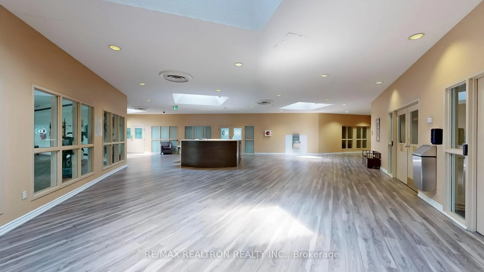 Photo 39 of Unit 404, 40 Harding Boulevard W, Richmond Hill, Harding — HOMEH