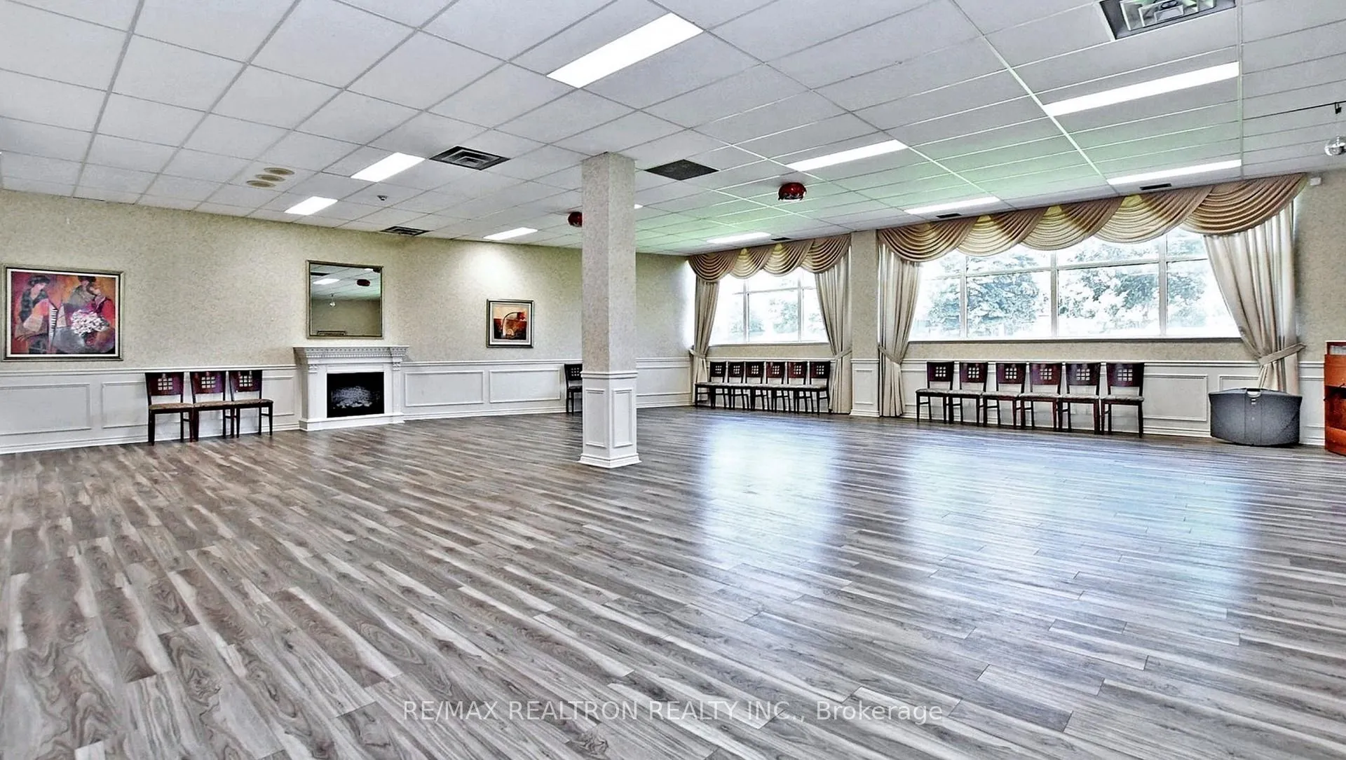 Photo 40 of Unit 404, 40 Harding Boulevard W, Richmond Hill, Harding — HOMEH