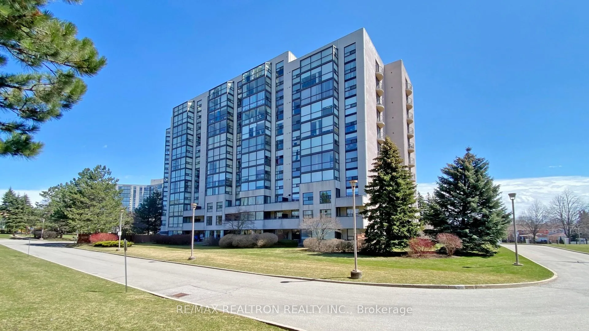 Photo 50 of Unit 404, 40 Harding Boulevard W, Richmond Hill, Harding — HOMEH