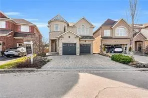 Photo 3 of 31 Peer Court, Hamilton, Meadowlands — HOMEH