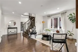 Photo 5 of 31 Peer Court, Hamilton, Meadowlands — HOMEH