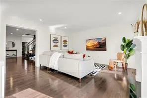 Photo 10 of 31 Peer Court, Hamilton, Meadowlands — HOMEH