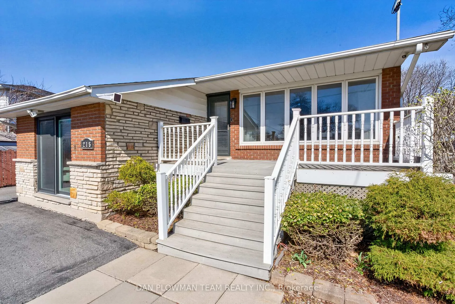 Photo 3 of 215 Central Park Boulevard N, Oshawa, O'Neill — HOMEH