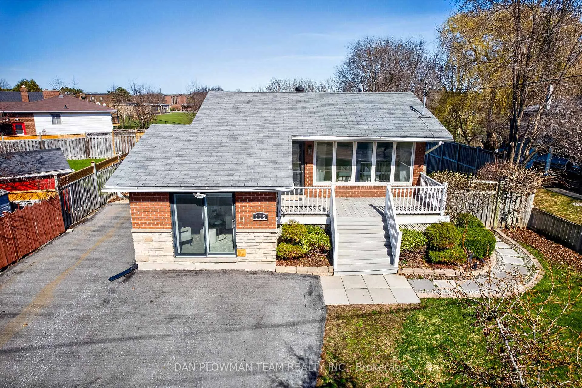Photo 4 of 215 Central Park Boulevard N, Oshawa, O'Neill — HOMEH