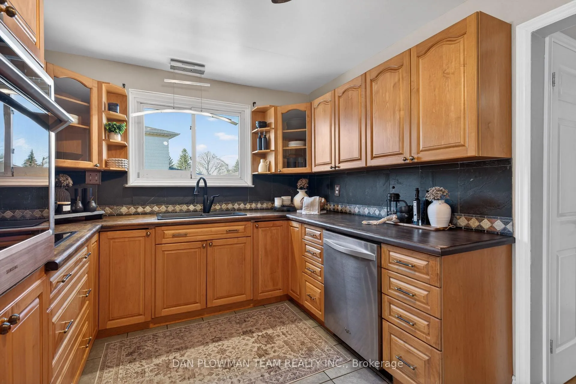 Photo 13 of 215 Central Park Boulevard N, Oshawa, O'Neill — HOMEH