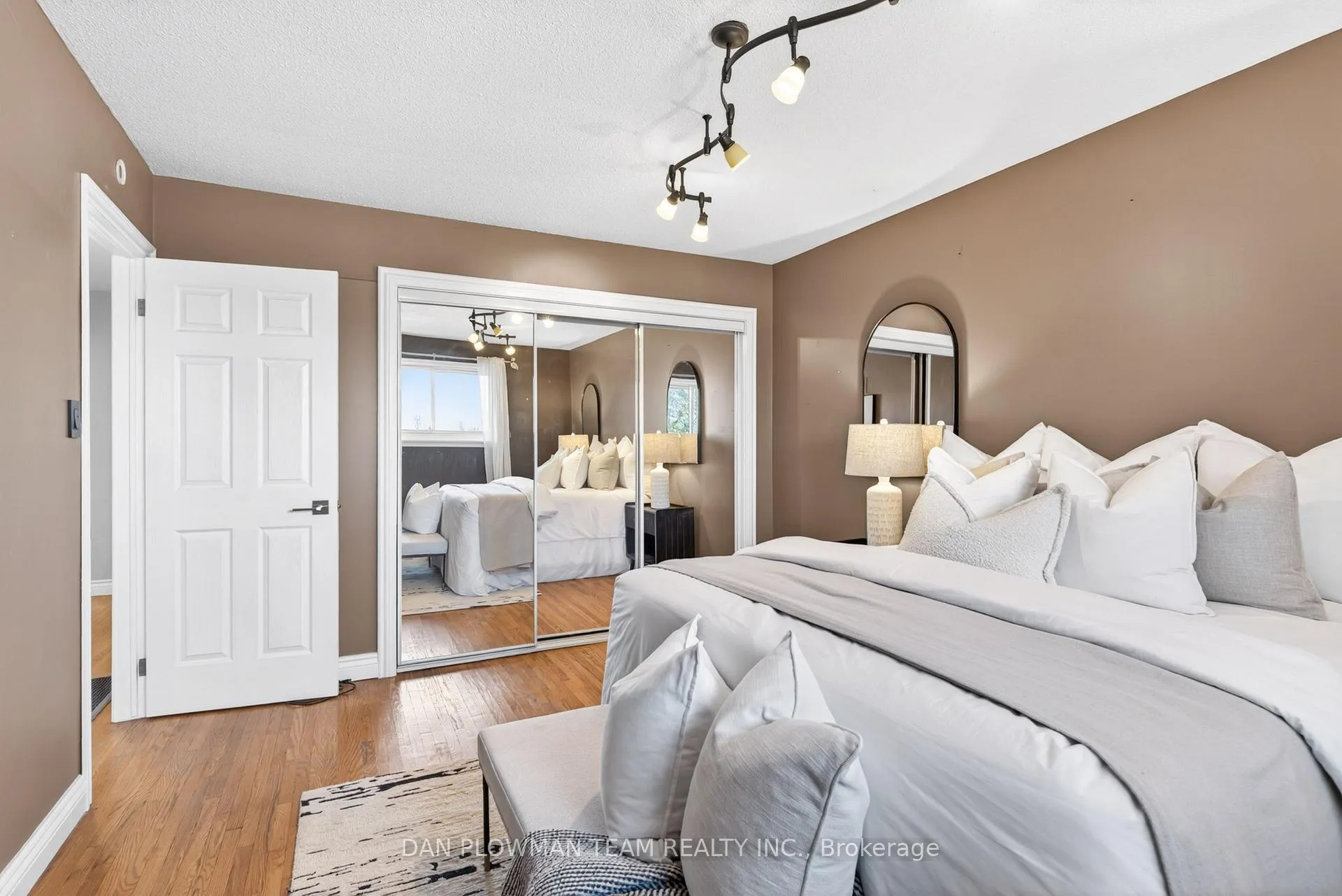 Photo 18 of 215 Central Park Boulevard N, Oshawa, O'Neill — HOMEH